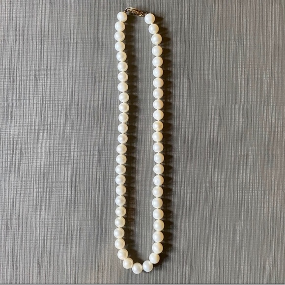 Priced to sell! White Freshwater High Quality Pearl Necklace - Picture 3 of 5